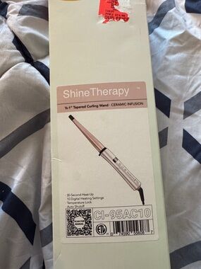 Remington ShineTherapy Tapered Curling Wand in Rose Gold and Black